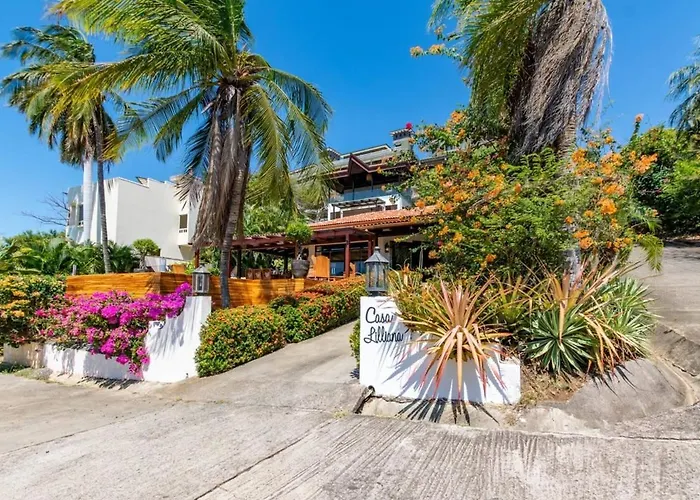 Luxury Five-bedroom Oasis In With A Private Pool And Stylish Decor