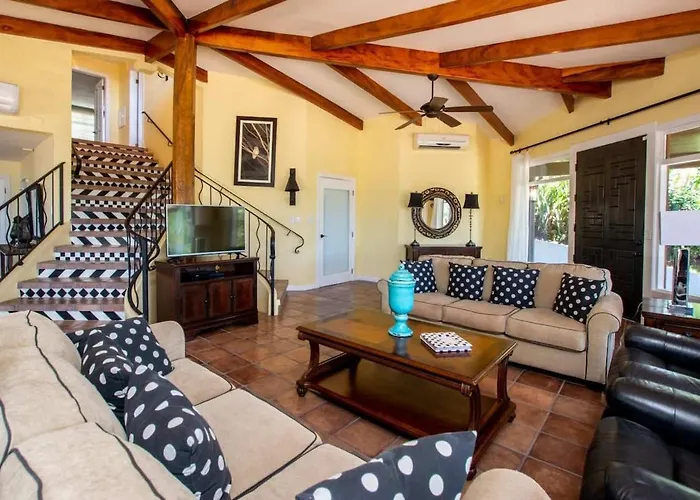 Luxury Five-bedroom Oasis In With A Private Pool And Stylish Decor Сasa de vacaciones *