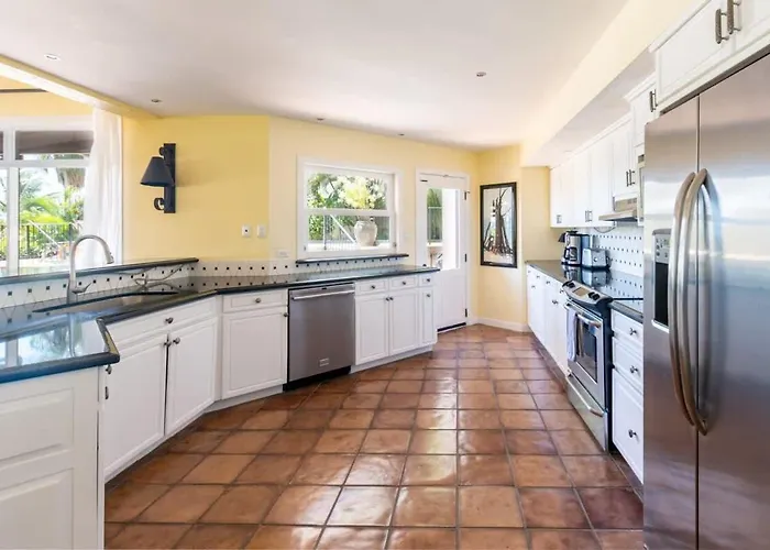 Сasa de vacaciones Luxury Five-bedroom Oasis In With A Private Pool And Stylish Decor *