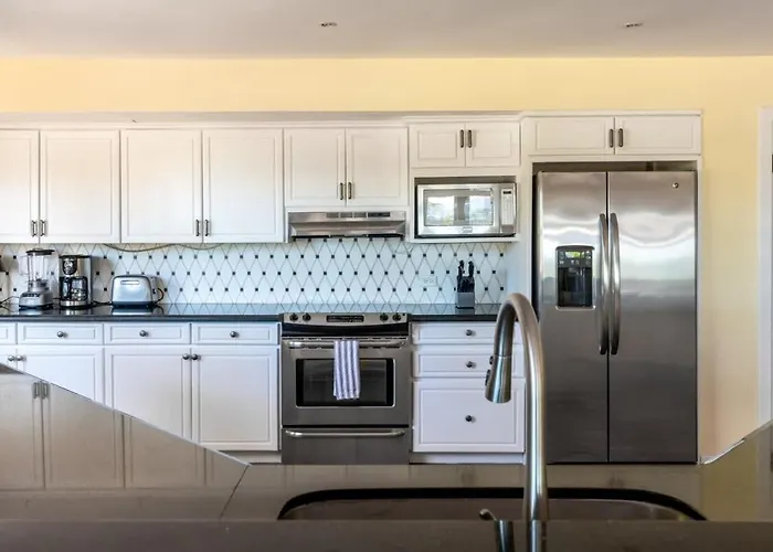 Сasa de vacaciones Luxury Five-bedroom Oasis In With A Private Pool And Stylish Decor *