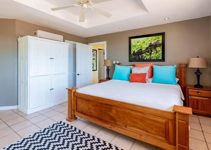Luxury Five-bedroom Oasis In With A Private Pool And Stylish Decor Сasa de vacaciones Playa Flamingo