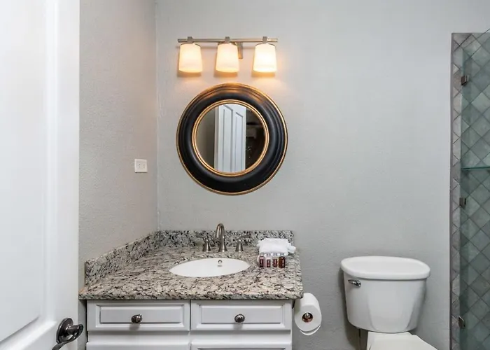 Сasa de vacaciones Luxury Five-bedroom Oasis In With A Private Pool And Stylish Decor *