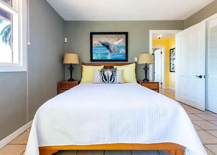 Luxury Five-bedroom Oasis In With A Private Pool And Stylish Decor