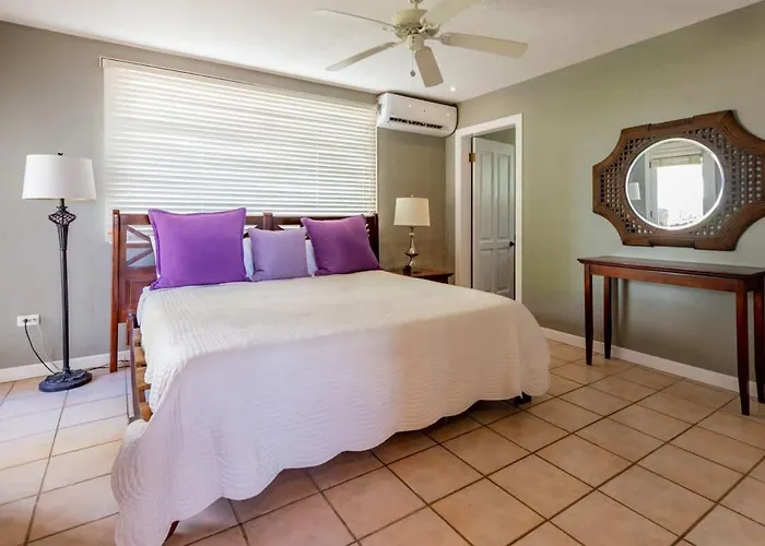 Luxury Five-bedroom Oasis In With A Private Pool And Stylish Decor Сasa de vacaciones *