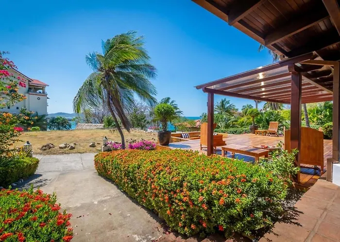 Luxury Five-bedroom Oasis In With A Private Pool And Stylish Decor *