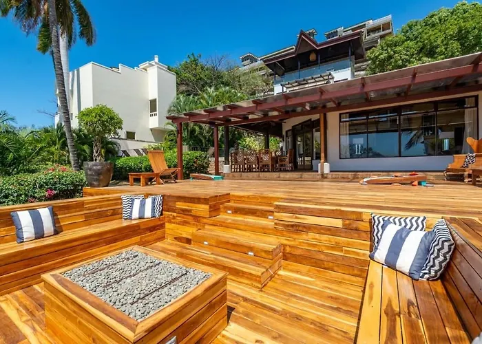 Luxury Five-bedroom Oasis In With A Private Pool And Stylish Decor